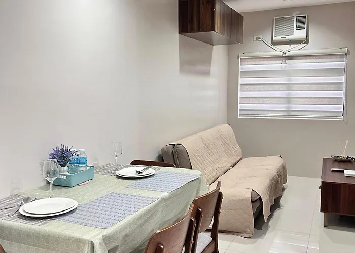 One Bedroom Unit Near Oakridge