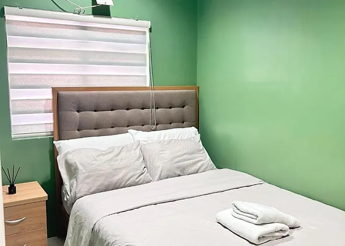 One Bedroom Unit Near Oakridge * 만다웨 시